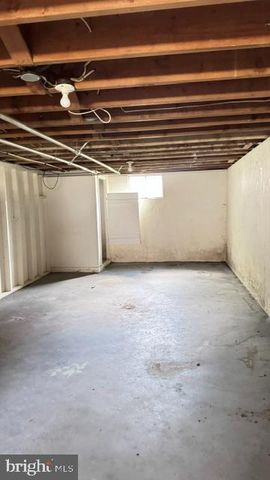 816 N HOUCKSVILLE RD, Hampstead, MD 21074