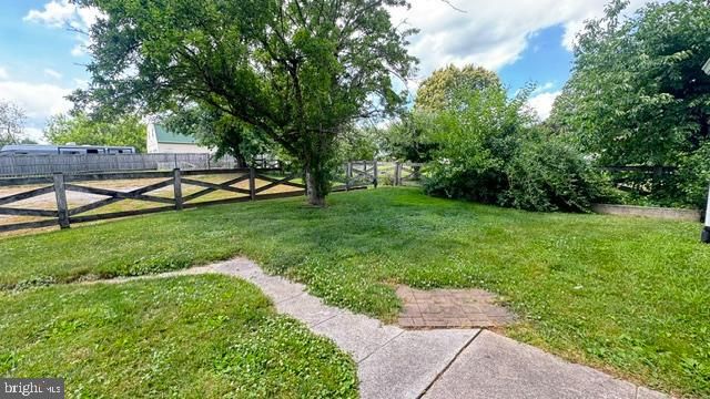 816 N HOUCKSVILLE RD, Hampstead, MD 21074