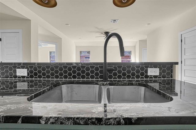 706 Cherry Ave, Cache, OK 73527