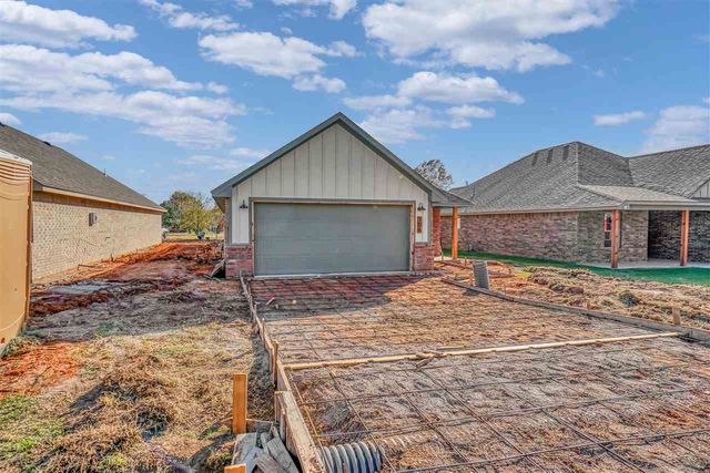 706 Cherry Ave, Cache, OK 73527