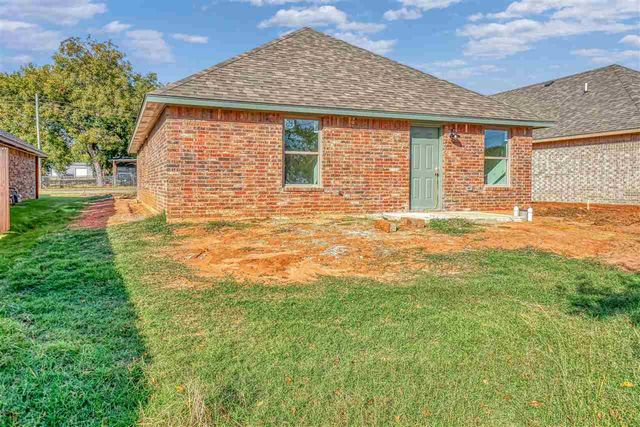 706 Cherry Ave, Cache, OK 73527