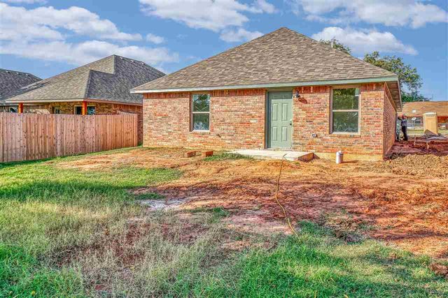 706 Cherry Ave, Cache, OK 73527