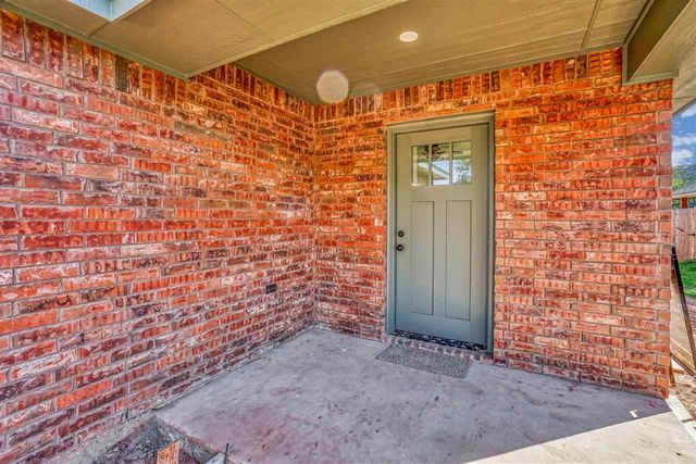 706 Cherry Ave, Cache, OK 73527