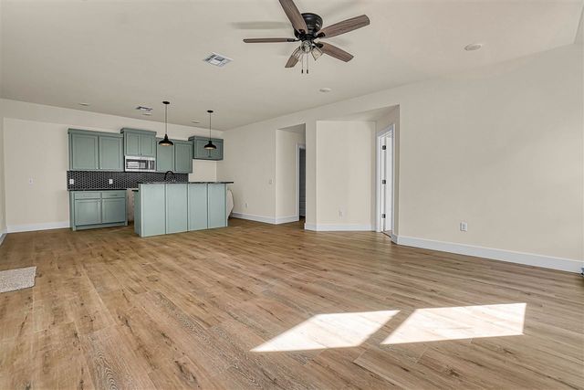 706 Cherry Ave, Cache, OK 73527