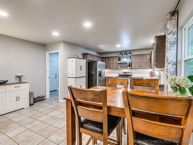 10008 E 33rd Place, Tulsa, OK 74146