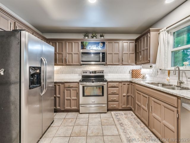 10008 E 33rd Place, Tulsa, OK 74146