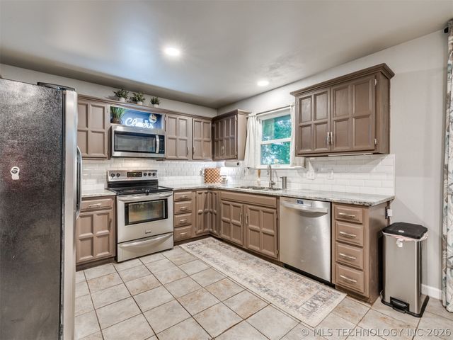 10008 E 33rd Place, Tulsa, OK 74146