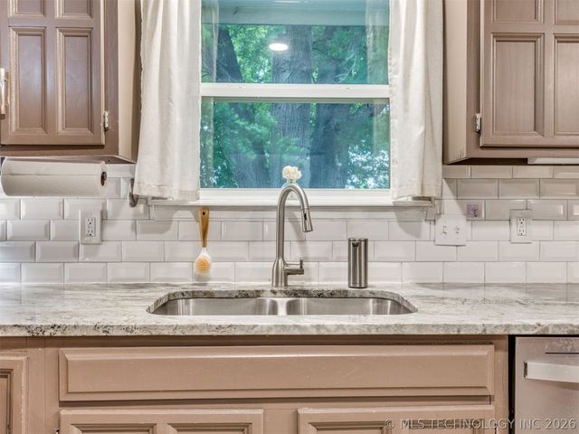 10008 E 33rd Place, Tulsa, OK 74146