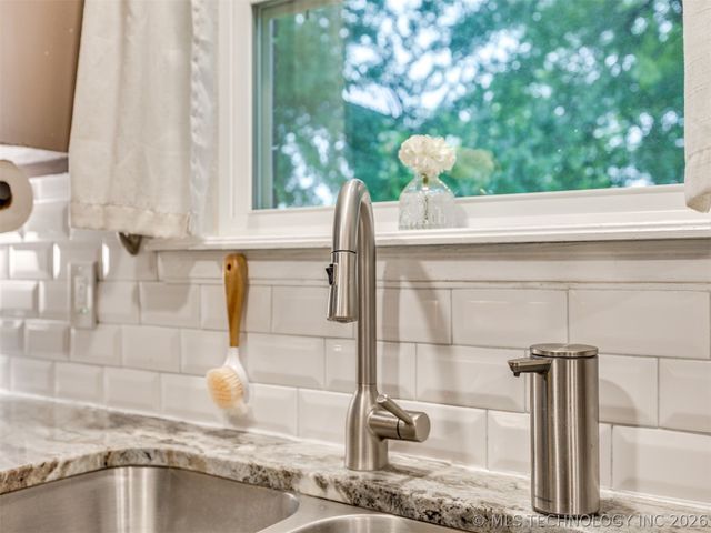 10008 E 33rd Place, Tulsa, OK 74146