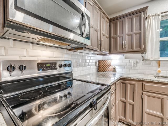 10008 E 33rd Place, Tulsa, OK 74146