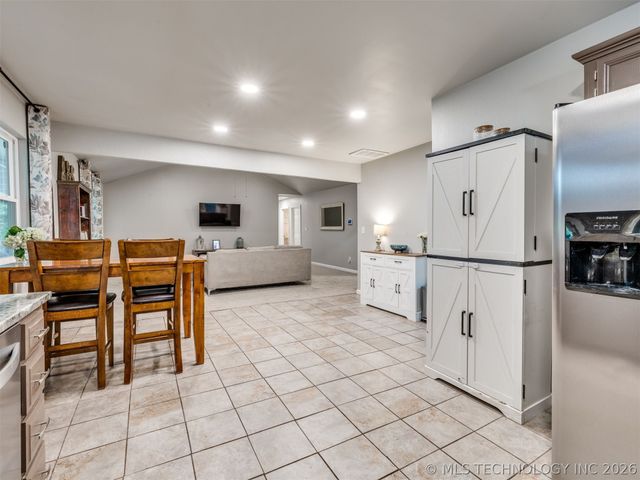 10008 E 33rd Place, Tulsa, OK 74146