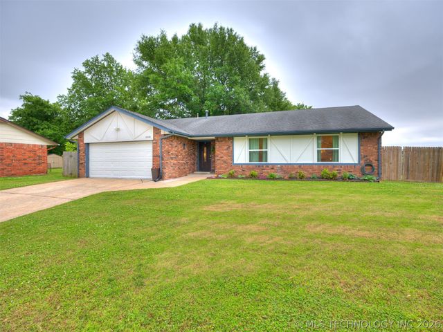 10008 E 33rd Place, Tulsa, OK 74146
