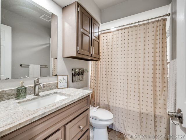 10008 E 33rd Place, Tulsa, OK 74146