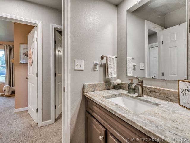 10008 E 33rd Place, Tulsa, OK 74146