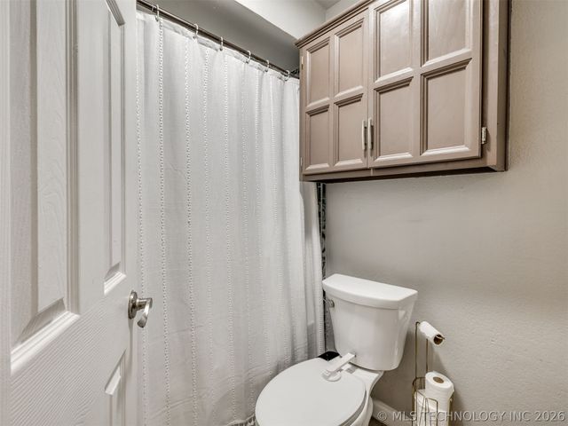 10008 E 33rd Place, Tulsa, OK 74146