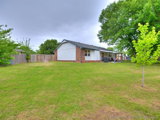 10008 E 33rd Place, Tulsa, OK 74146