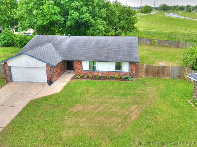 10008 E 33rd Place, Tulsa, OK 74146