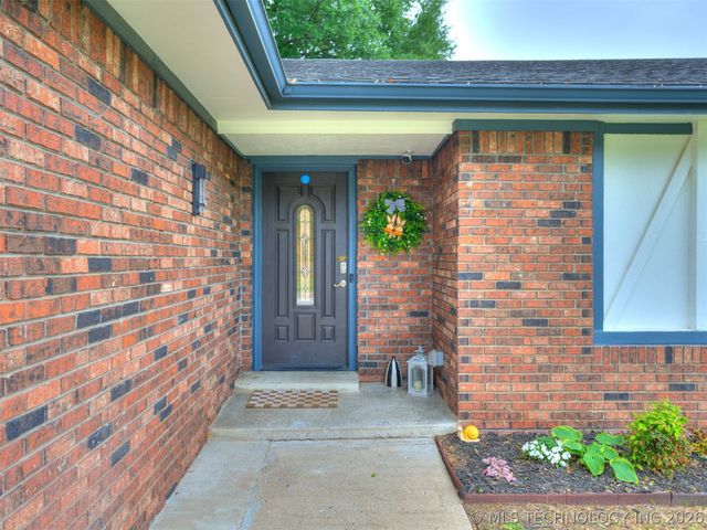 10008 E 33rd Place, Tulsa, OK 74146
