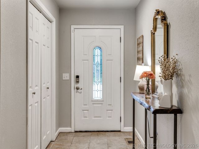 10008 E 33rd Place, Tulsa, OK 74146