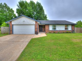 10008 E 33rd Place, Tulsa, OK 74146