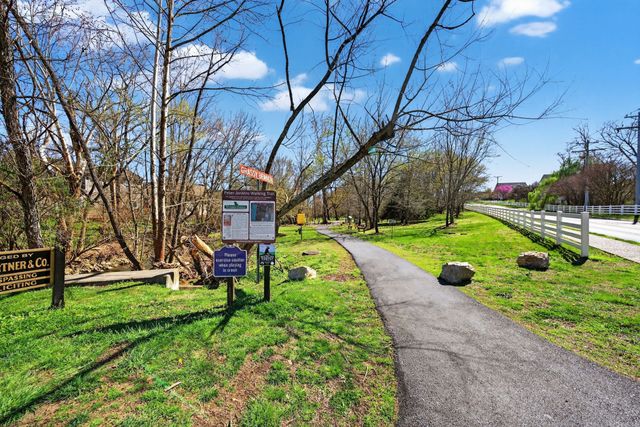 3104 Shropshire Ct, Thompsons Station, TN 37179