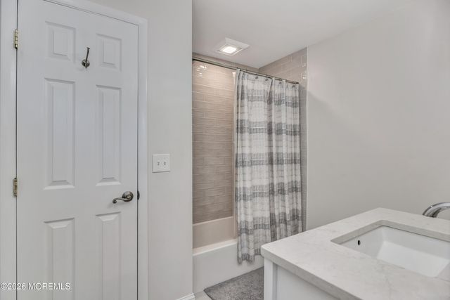 4 Scarlet Lane, Howell, NJ 07731
