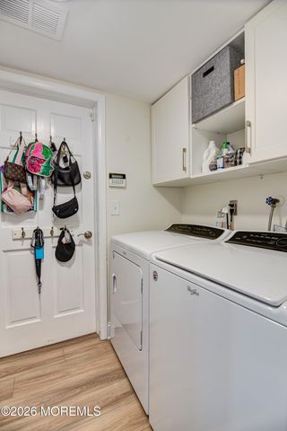 4 Scarlet Lane, Howell, NJ 07731