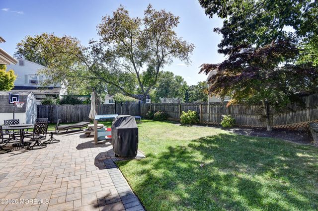 4 Scarlet Lane, Howell, NJ 07731