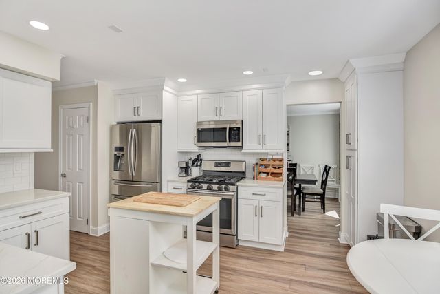4 Scarlet Lane, Howell, NJ 07731