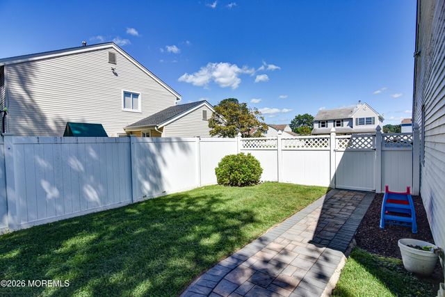 4 Scarlet Lane, Howell, NJ 07731