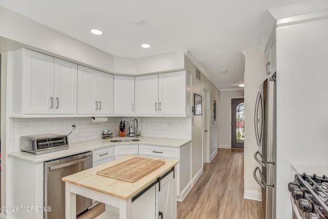 4 Scarlet Lane, Howell, NJ 07731