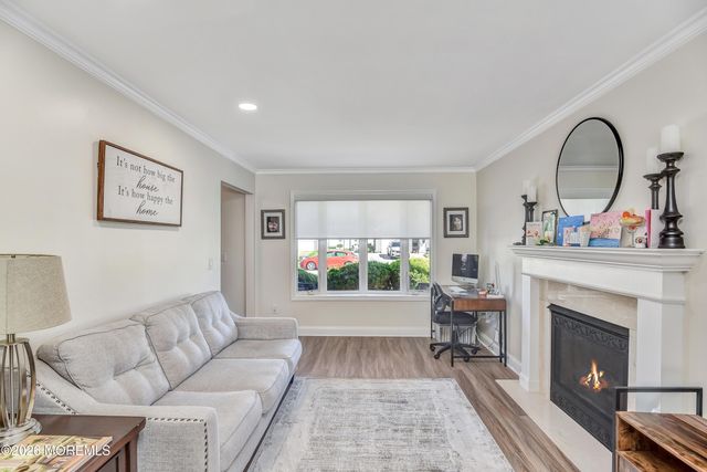 4 Scarlet Lane, Howell, NJ 07731