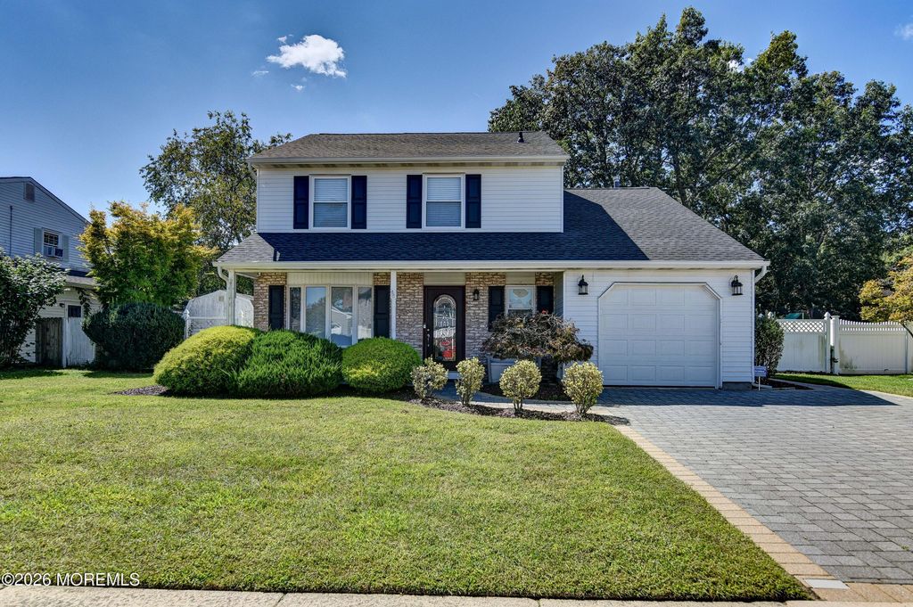 4 Scarlet Lane, Howell, NJ 07731