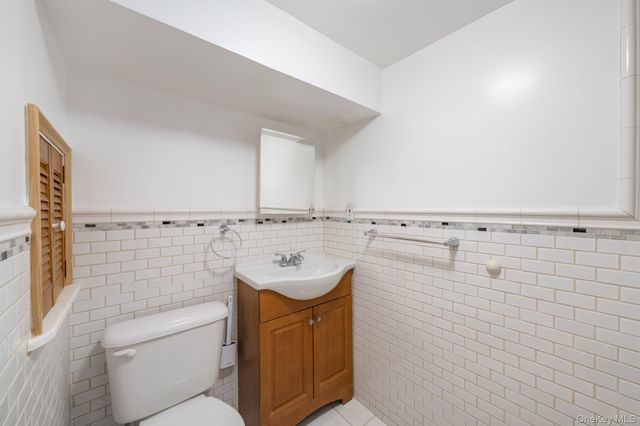 82 Nottingham Avenue, Valley Stream, NY 11580
