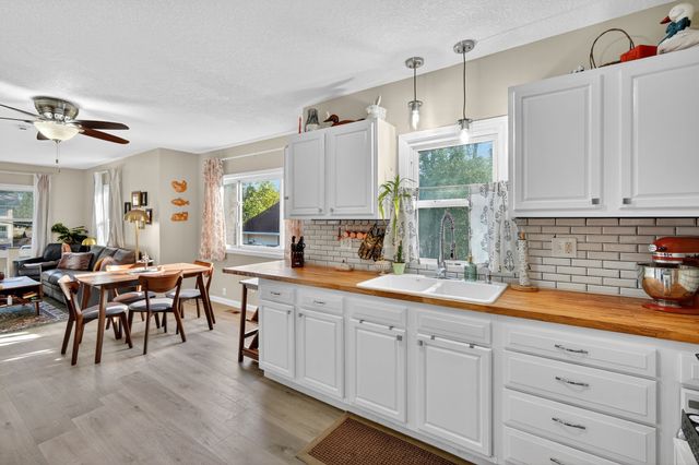 2808 School Street, Des Moines, IA 50311