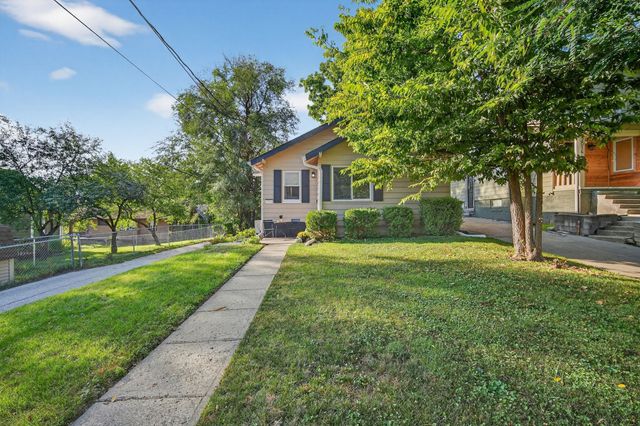 2808 School Street, Des Moines, IA 50311