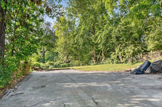 2808 School Street, Des Moines, IA 50311