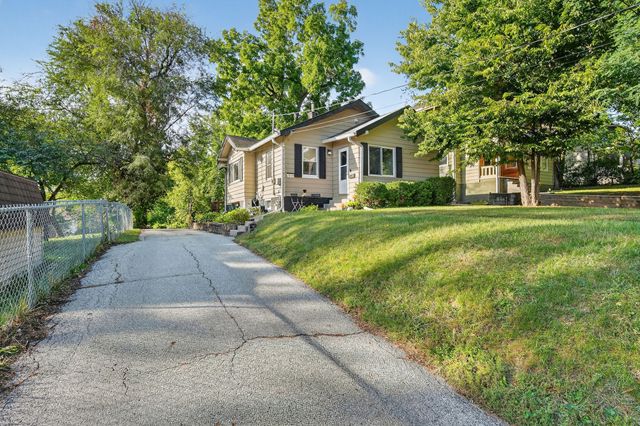 2808 School Street, Des Moines, IA 50311