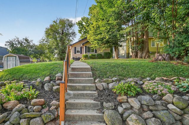 2808 School Street, Des Moines, IA 50311