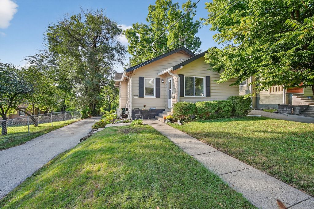 2808 School Street, Des Moines, IA 50311