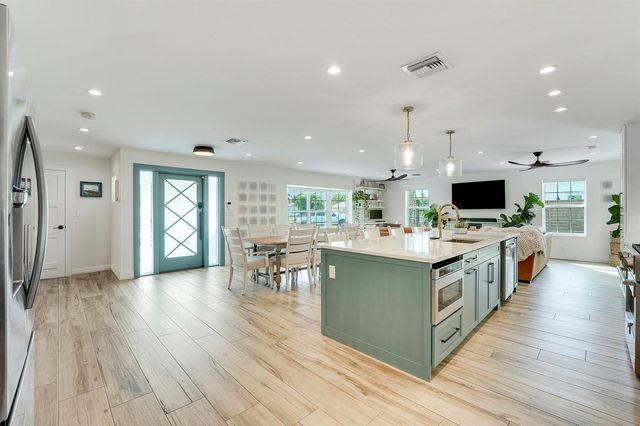 731 Cruiser Road S, North Palm Beach, FL 33408