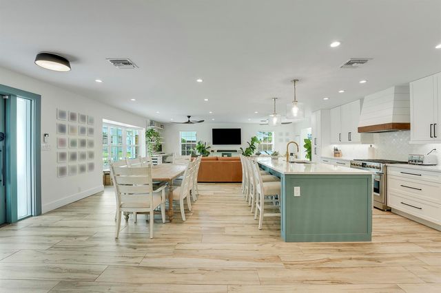 731 Cruiser Road S, North Palm Beach, FL 33408