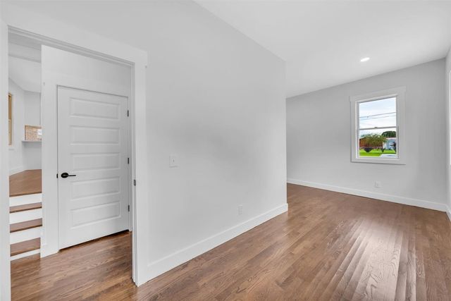 330 Lagoon Dr, Mcminnville, TN 37110