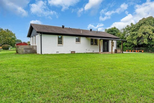 330 Lagoon Dr, Mcminnville, TN 37110