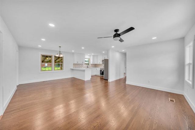 330 Lagoon Dr, Mcminnville, TN 37110