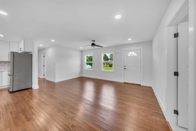 330 Lagoon Dr, Mcminnville, TN 37110
