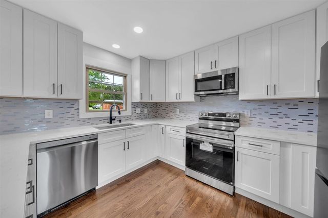 330 Lagoon Dr, Mcminnville, TN 37110