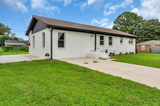 330 Lagoon Dr, Mcminnville, TN 37110