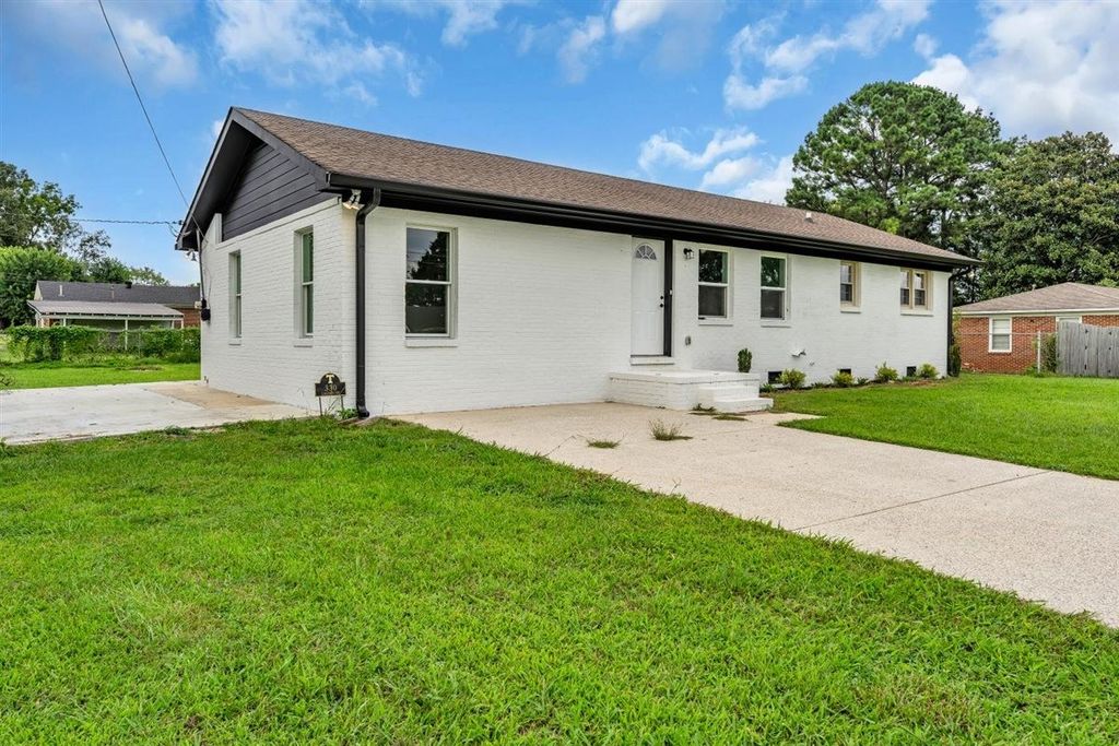 330 Lagoon Dr, Mcminnville, TN 37110