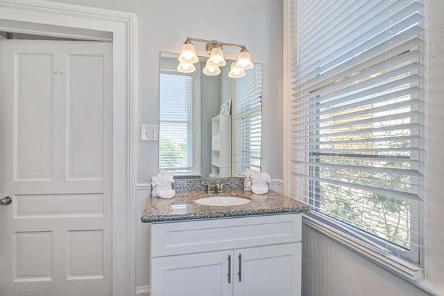 811 24th Street, Galveston, TX 77550